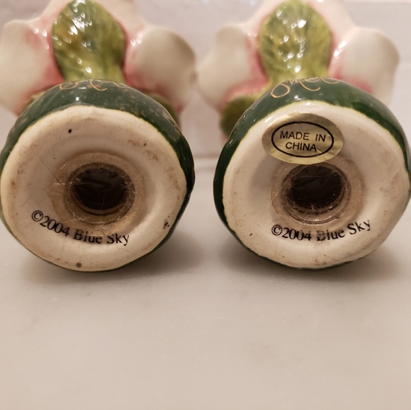 J McCall Signed Ceramic Dogwood Salt And Pepper Shakers - Picture 8 of 8